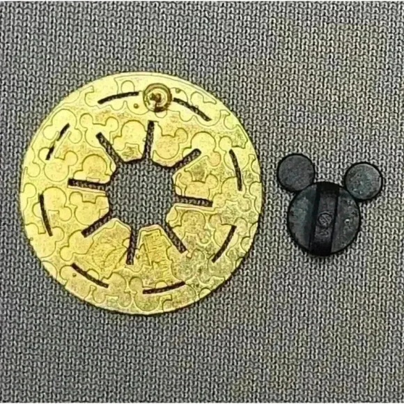 Disney Parks Trading Pins Star Wars Galactic Republic Symbol Lapel Pin (2010) - Picture 3 of 3